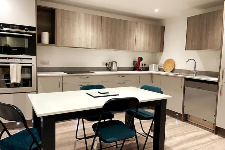 Lovely 3 Bedroom Apartment With Private Garden In Edinburgh City Centre Exteriör bild