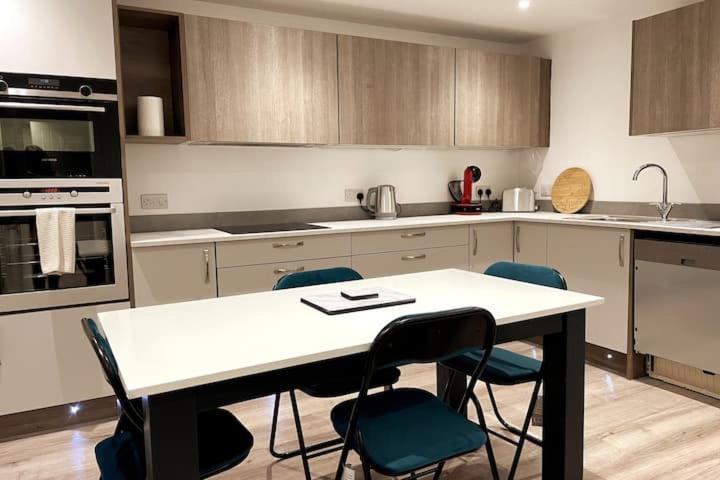 Lovely 3 Bedroom Apartment With Private Garden In Edinburgh City Centre Exteriör bild