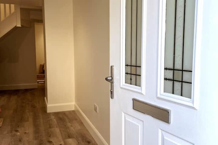 Lovely 3 Bedroom Apartment With Private Garden In Edinburgh City Centre Exteriör bild