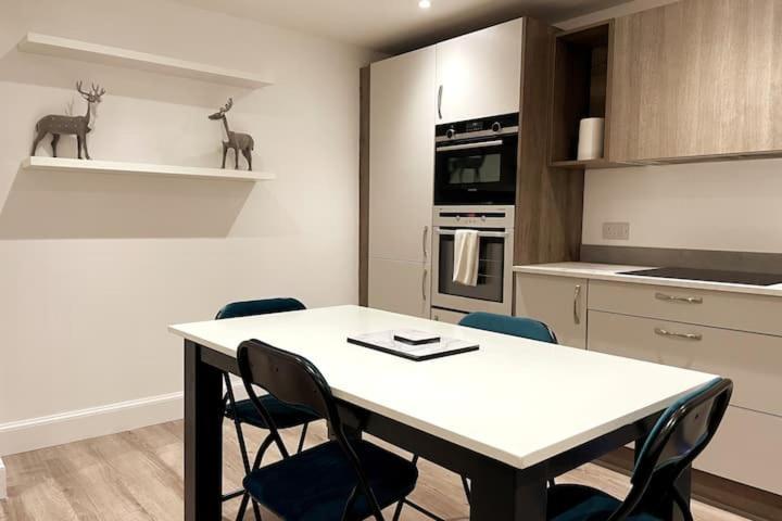 Lovely 3 Bedroom Apartment With Private Garden In Edinburgh City Centre Exteriör bild