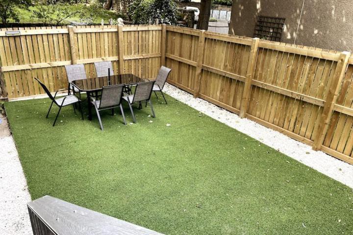 Lovely 3 Bedroom Apartment With Private Garden In Edinburgh City Centre Exteriör bild